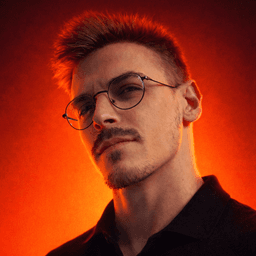 Portrait of Onur Demircan, Art Director and UI/UX Designer